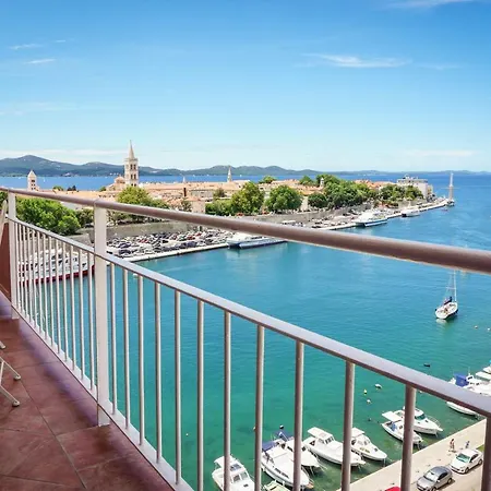 Apartment Greetings To The Sun *