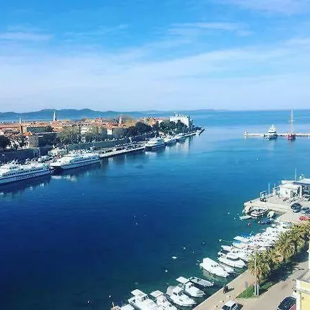 Greetings To The Sun Apartment *