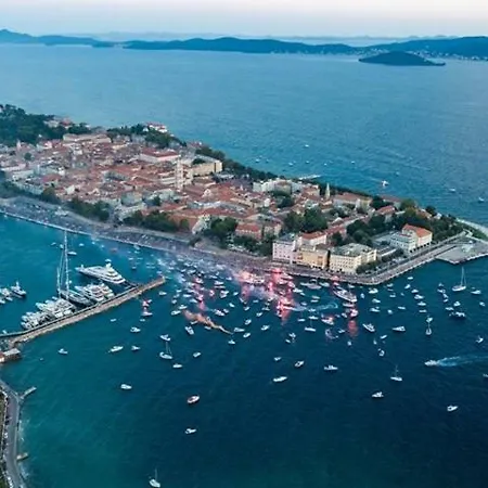 Greetings To The Sun Apartment