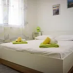 Greetings To The Sun Apartment *