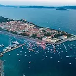 Greetings To The Sun Apartman